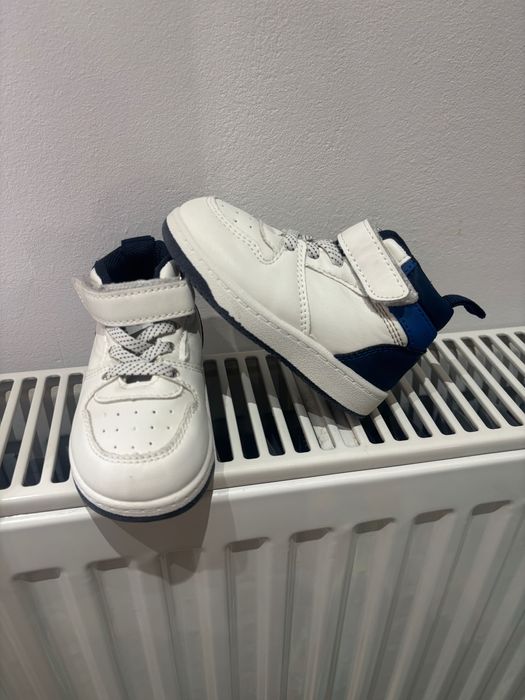 Papucei pe glezna marime 19 ca noi