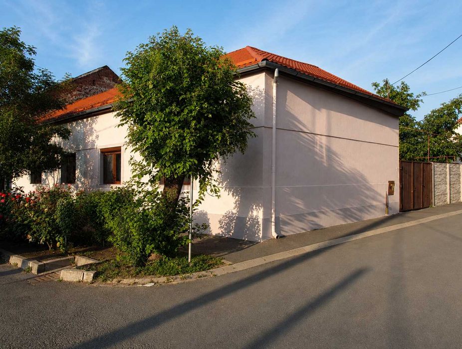 Vand apartament la casă cu curte – zonă centrală aproape de Malul Mureșului