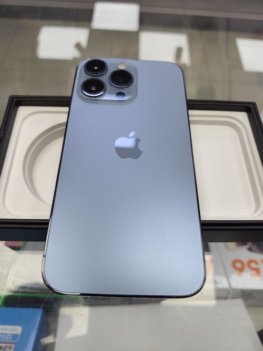 Продам б.у iPhone 13pro 256gb blue в идеальном состоянии