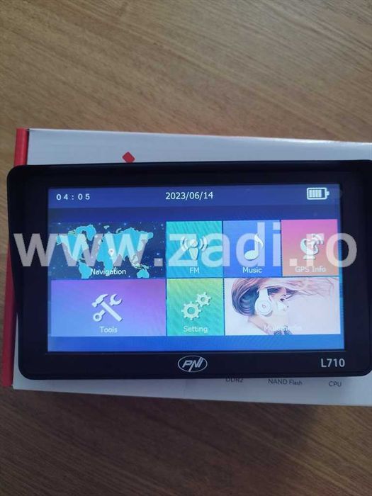 PNI L710 -gps  soft camion, auto-sistem navigatie-parasolar integrat
