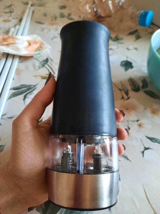 Електрическа мелница за сол и пипер на батерии