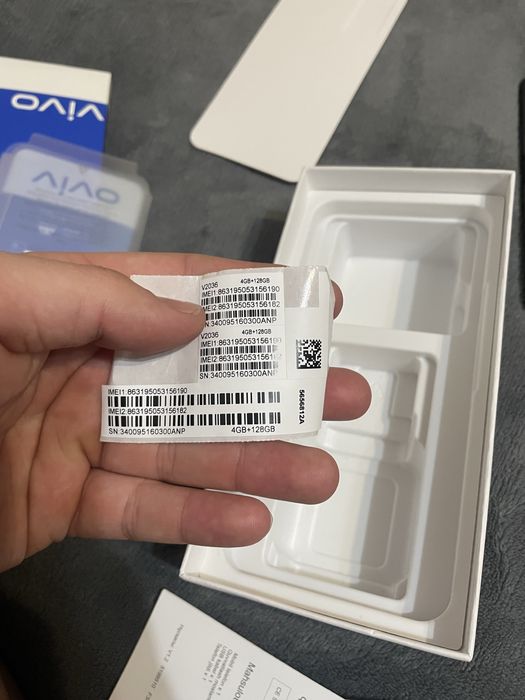 Продам телефон с каробкой