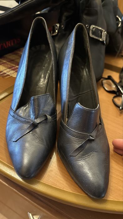 Продам женские кожаные туфли