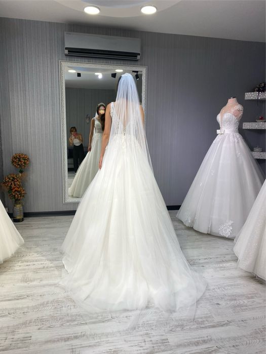 Булчинска рокля от коприна - стилна и много удобна