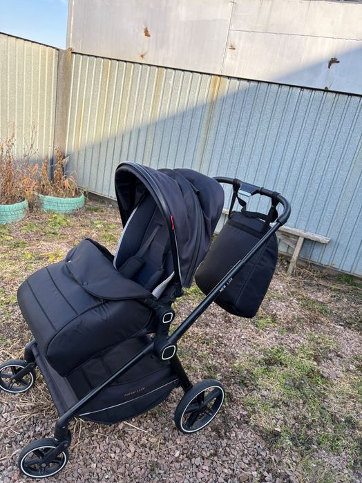 Продам коляску прогулочную