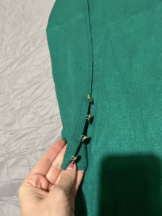 Зелена плетена рокля по тялото