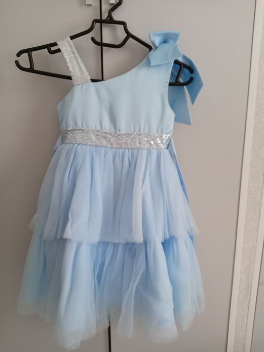 Продам нарядные платья