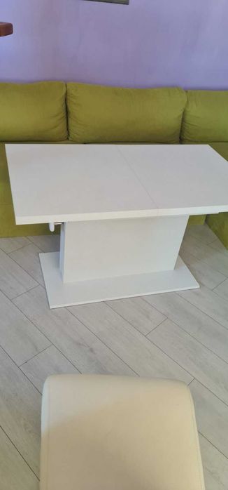 Ъглов диван с маса