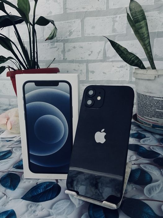 iPhone 12 с каробкой