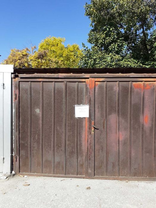 Дава се под наем Гараж / Паркомясто в Пазарджик, Център - 15 кв.м за 40.8 € - Снимка #1