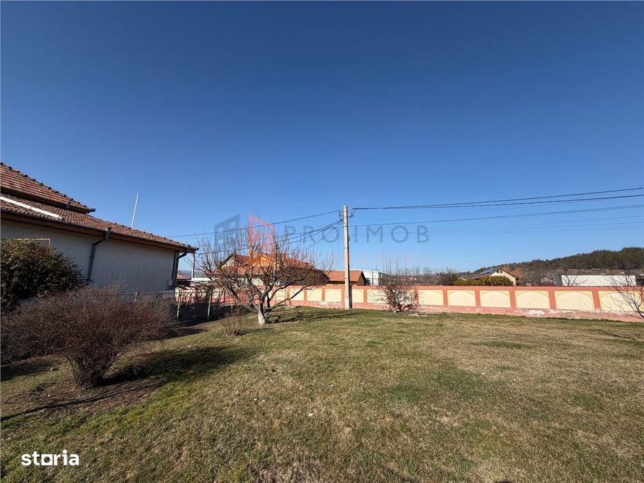 Teren intravilan + teren de tenis zona Berca