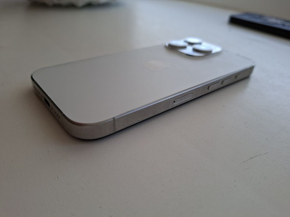 IPhone 15 Pro в идеальном состоянии