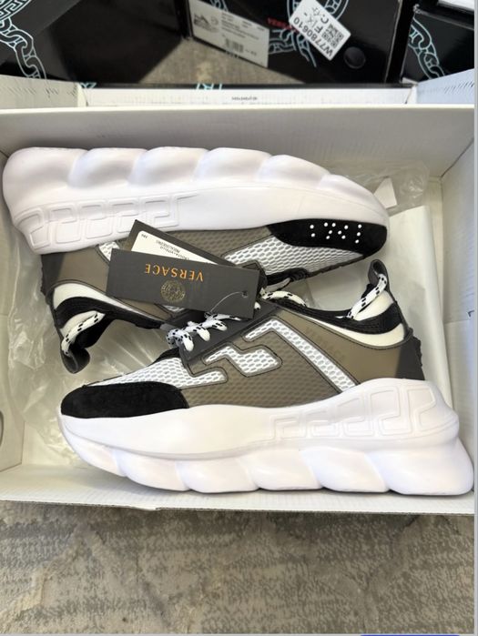 Versace chain reaction