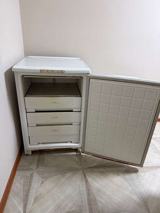 Продам Морозильник