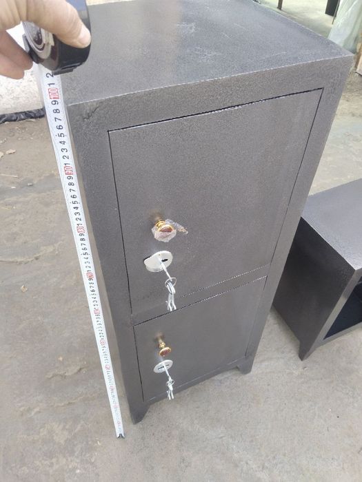 Сейфы. Хар хил турдаги ва размердаги сейфлар.