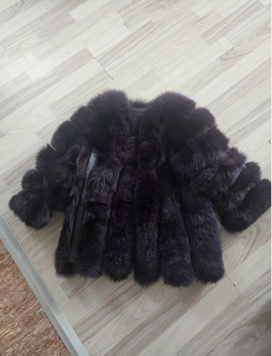 Haina blana vulpe mov 
61 cm lungime
104 cm circumf bust
40 lun