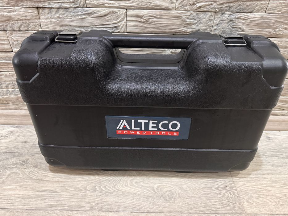 Штроборез с пылесосом