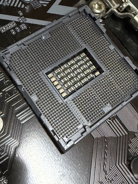 Placa de baza Gigabyte B460M DS3H posibil defect