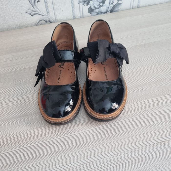 Продам туфли на девочку