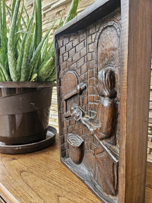 Дърворезби и медни пана