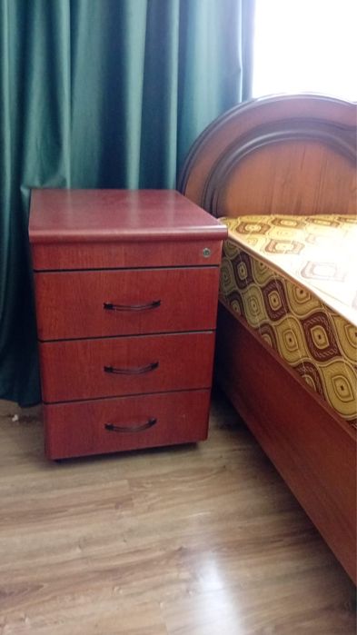 Продам кровать и тумбочку