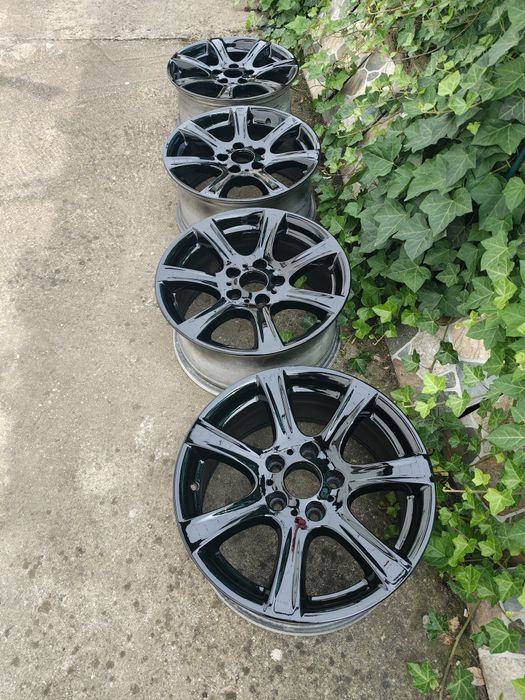 Vând jante pe 17 de pe BMW  j8