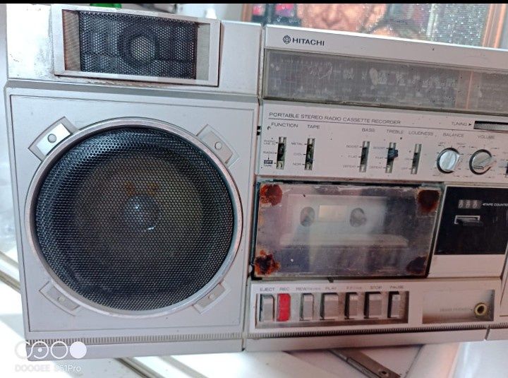 Магнитола Hitachi