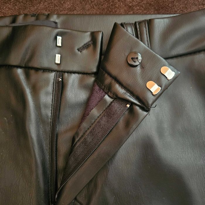 Чисто нов дамски черен лъскав кожен панталон "Zara" / "Зара", размер S