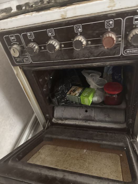 Gaz plita eskirok lekin ishlaydi
