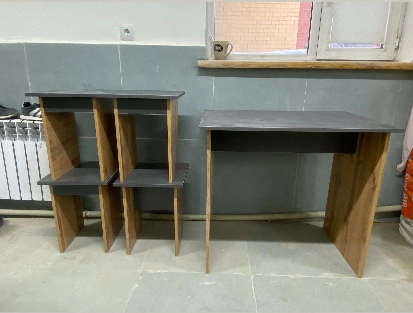 Продам стол со стульями.