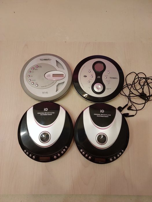 Lot 4 CD-Playere Technika, IQ. Citiți anunțul.