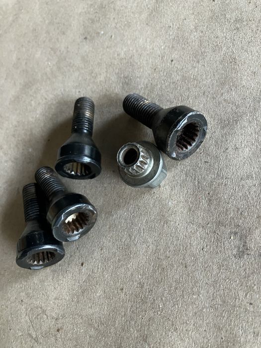 Секретные болты на bmw