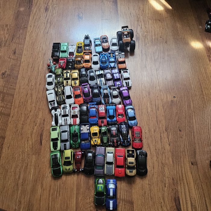 Hot Wheels и Matchbox колищки.