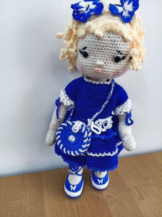 Вязаная игровая кукла