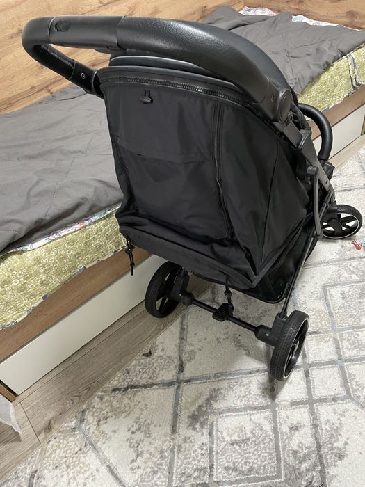 Коляска почти новая