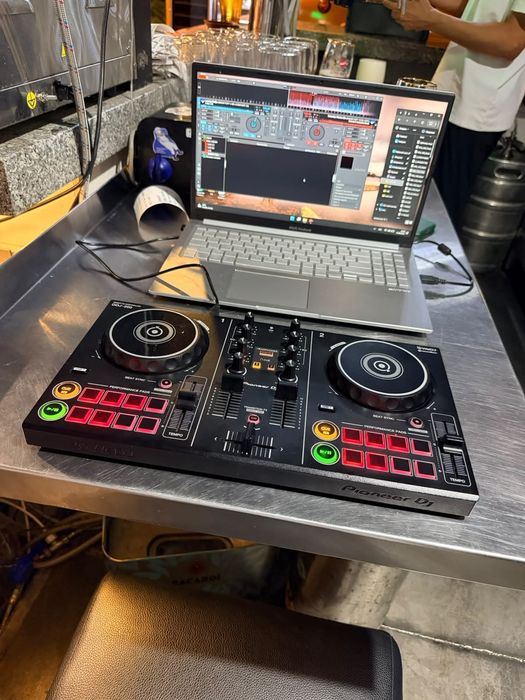 Pioneer ddj 200.