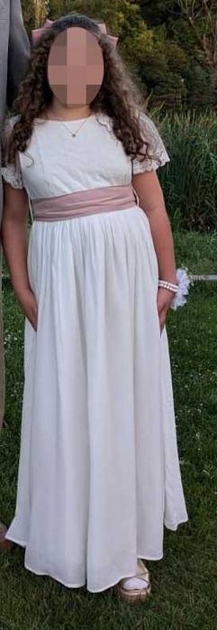 Vand rochie alba fetita, purtata o singura data!