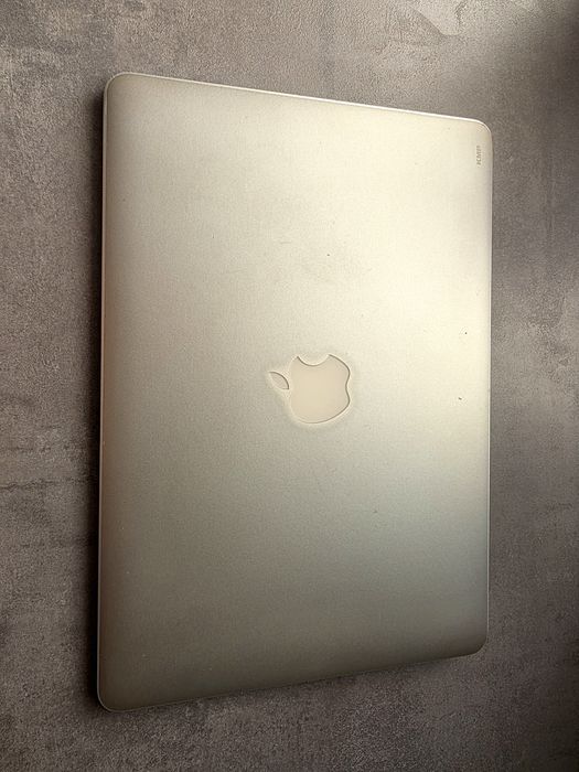 MacBook Air 13" 2017 – i5 1.8GHz / 8GB RAM / Intel HD 6000 cu Magic Mouse inclus