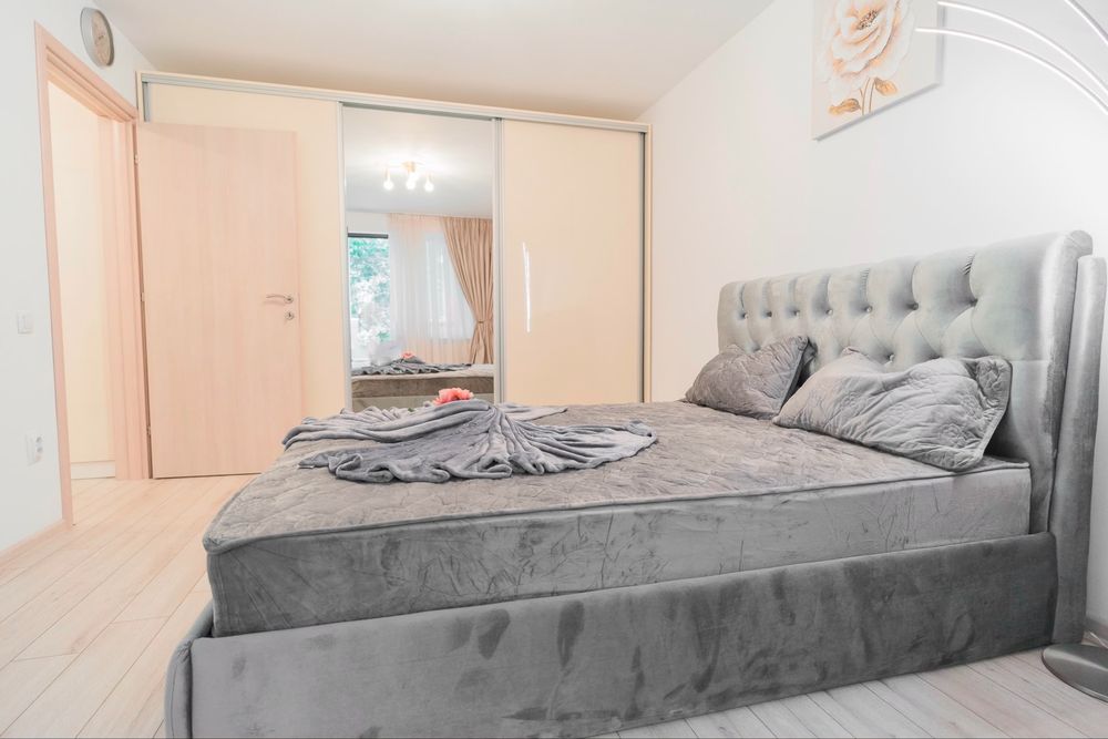 Apartament 2 camere decomandat Zona Centrala , complet utilat , recent renovat, balcon - de inchiriat imediat septembrie