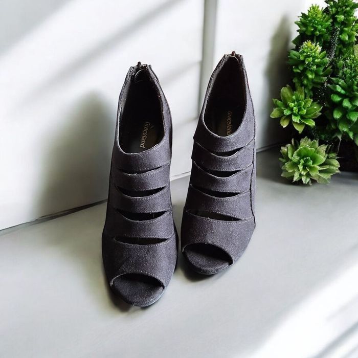 Летни сандали на висок ток