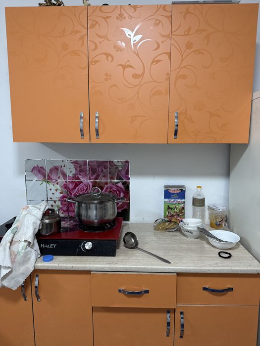 Гарнитур с холодильником срочно