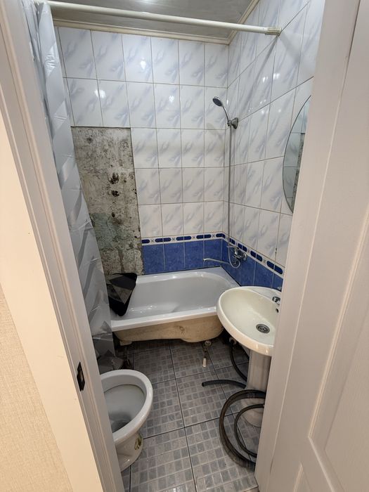 Продам комнату в общежитии на Муткенова 53.