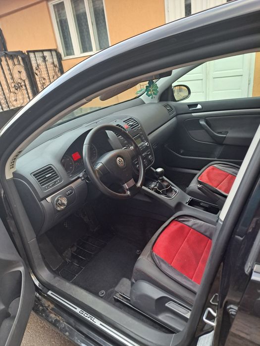 Vând  VW Golf 5..