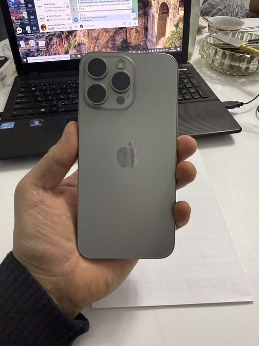 Продам iphone 15 pro max 256