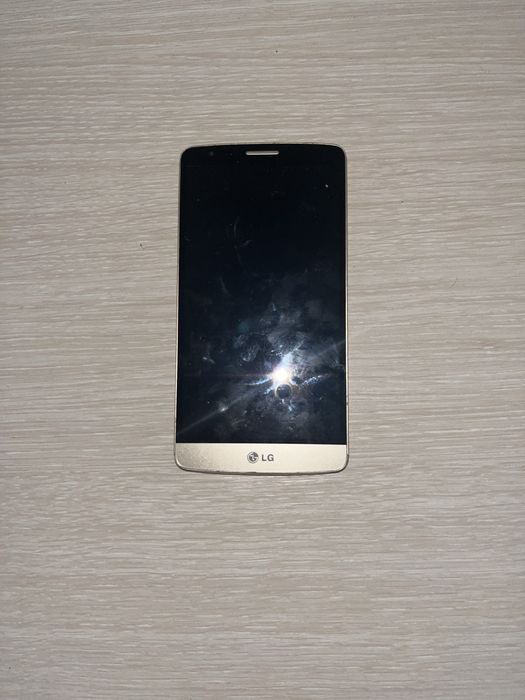 продаю телефон lg