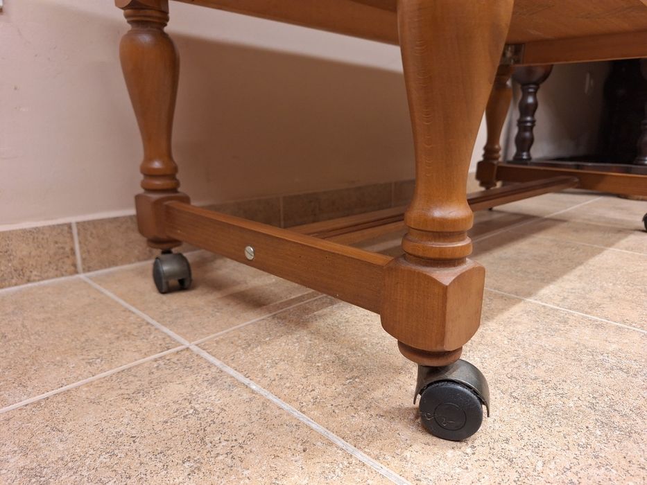 Маса за всекидневна с чекмедже