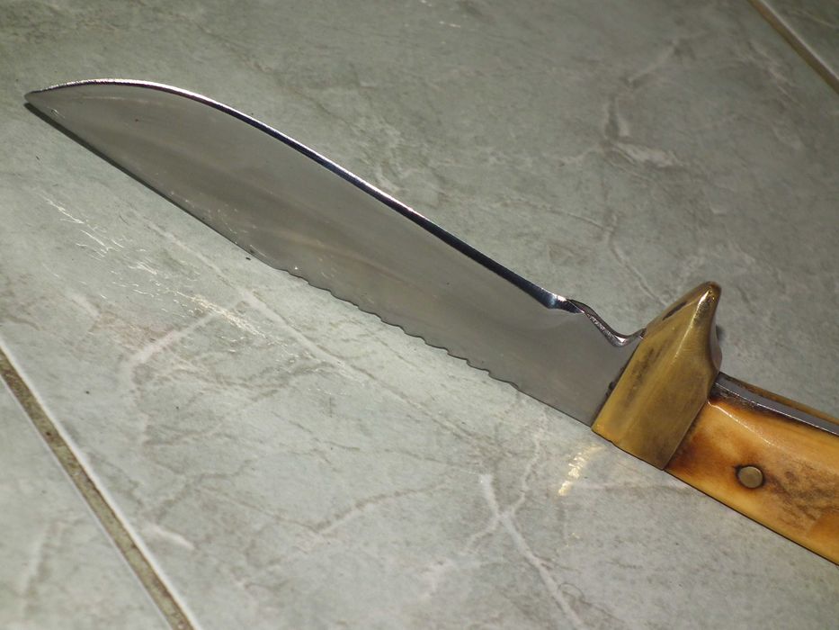 Cutit vánátoare maghiar retro cu plásele din corn + toc piele nr.23