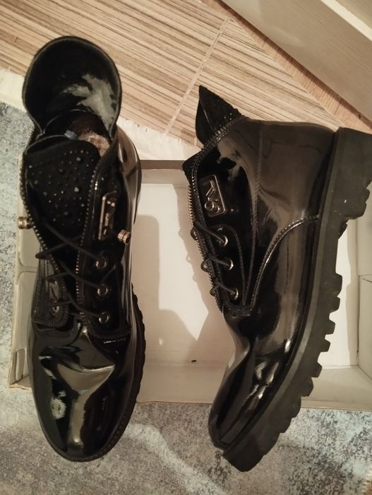 Продам ботинки осенние