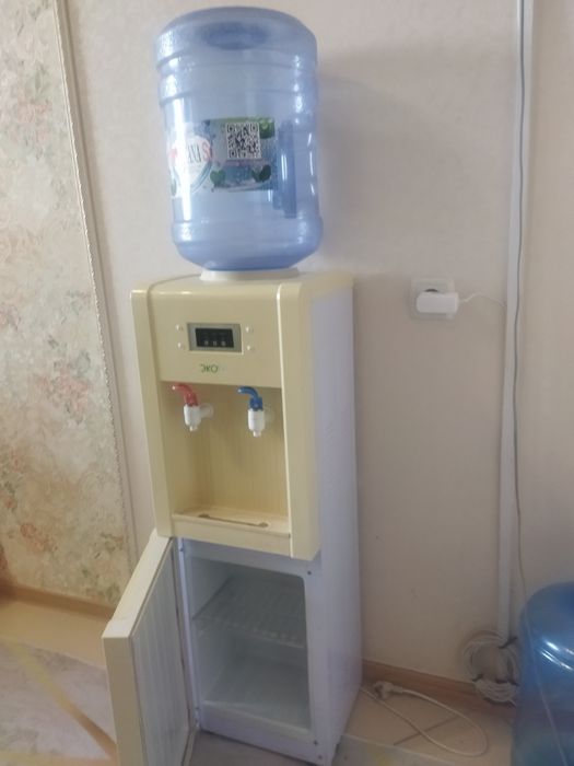 Диспенсер, кулер для воды