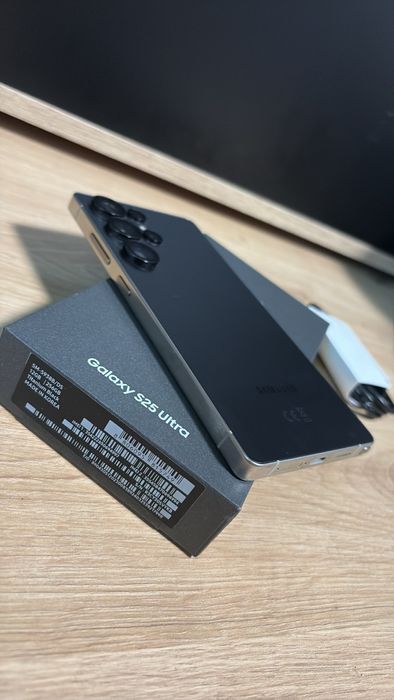 Samsung S25 ultra  256 gb като нов